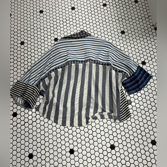 Free people top size small with flaw - Picture 3 of 6